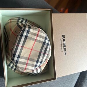 Burberry bucket hat babies brand new